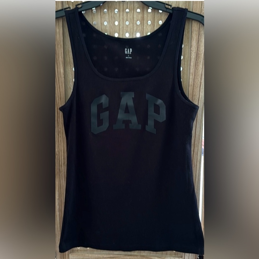 GAP-Print Ribbed Gap Logo Tank Top Color: BLACK Large